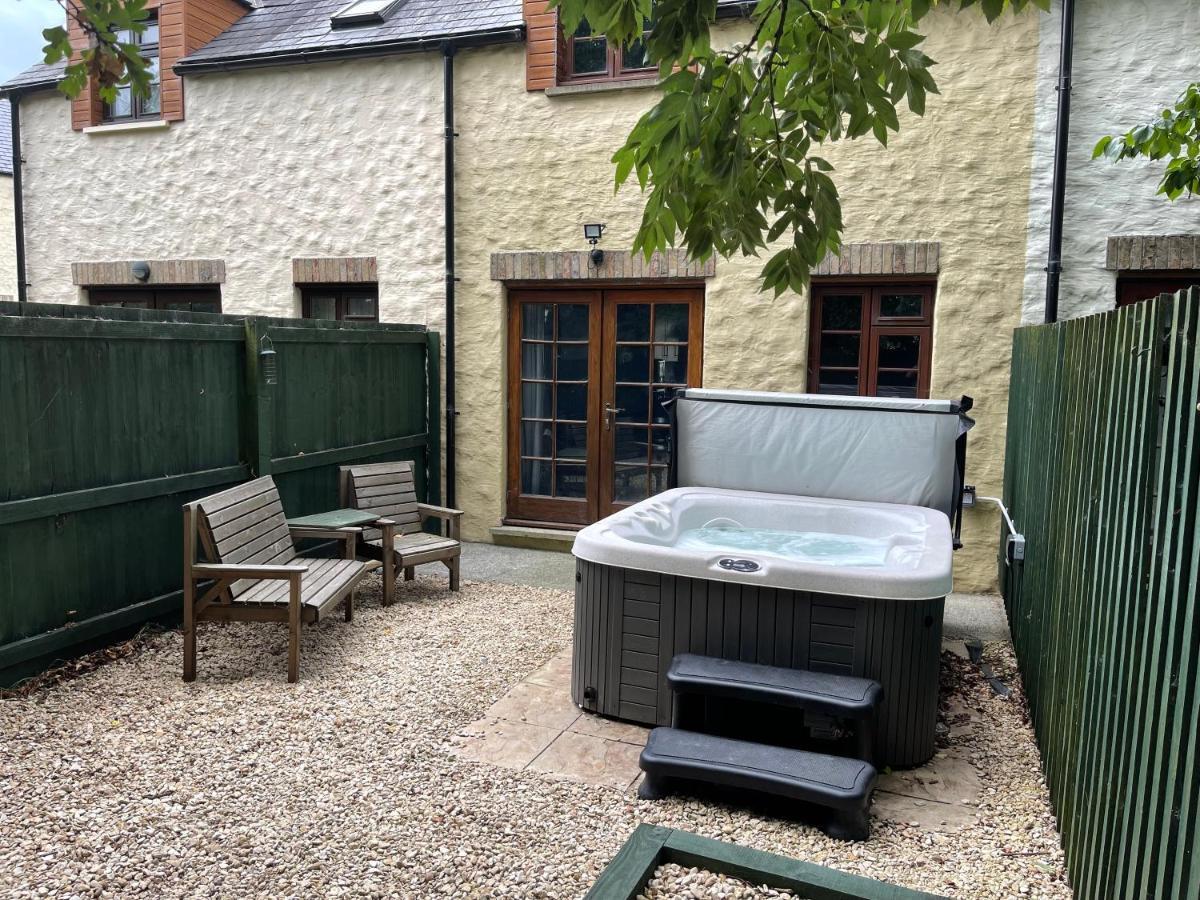 Cottage With Hot Tub In Pembrokeshire Haverfordwest Exterior photo